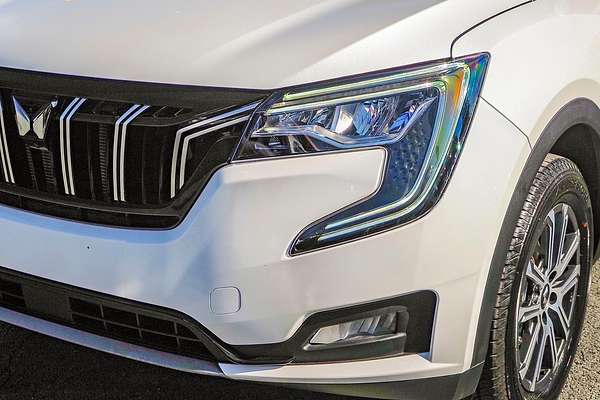 2023 Mahindra XUV700 AX7L