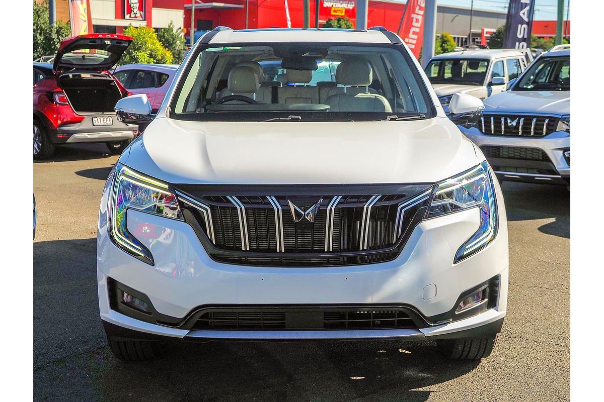 2023 Mahindra XUV700 AX7L