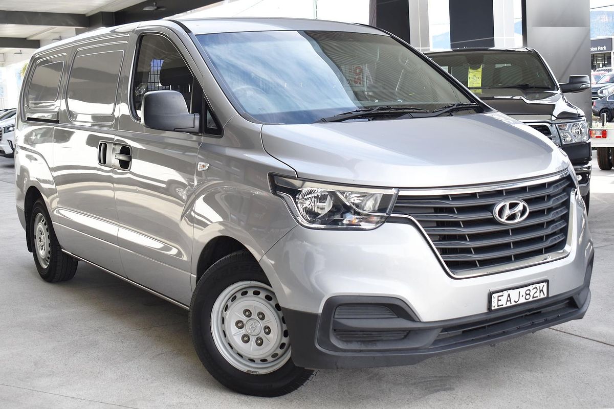 SOLD 2018 Hyundai iLoad in Silver Used Van Albion Park Rail NSW