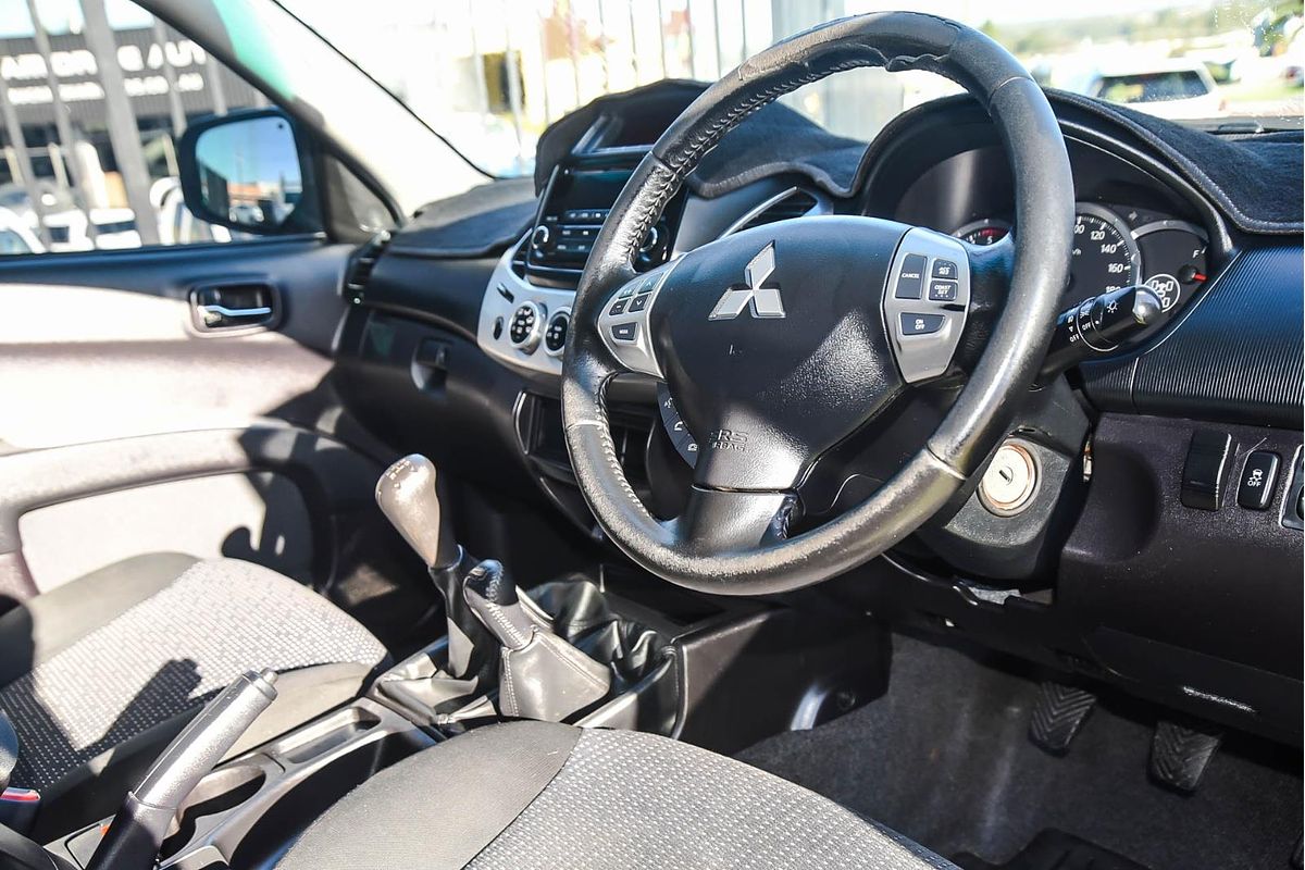 2015 Mitsubishi Triton GLX-R MN 4X4