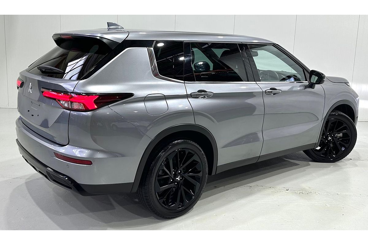 2023 Mitsubishi Outlander LS Black Edition ZM