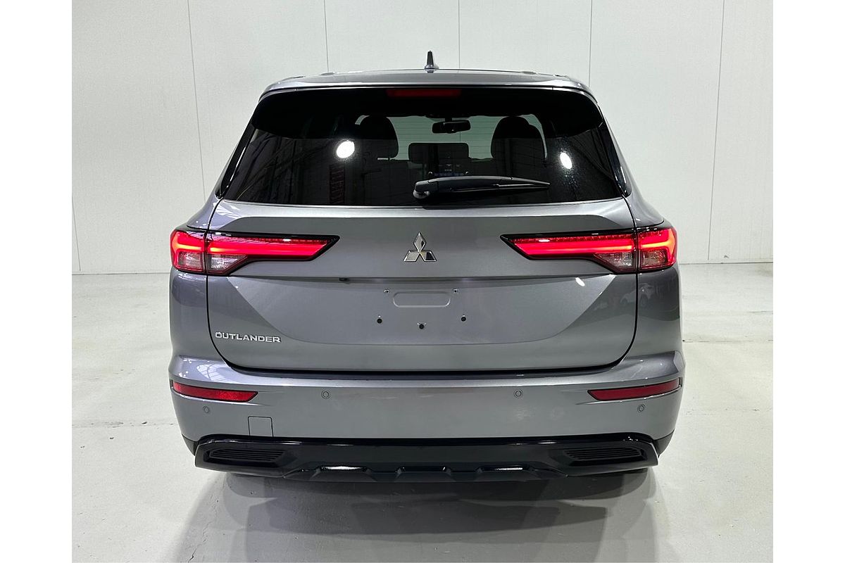 2023 Mitsubishi Outlander LS Black Edition ZM