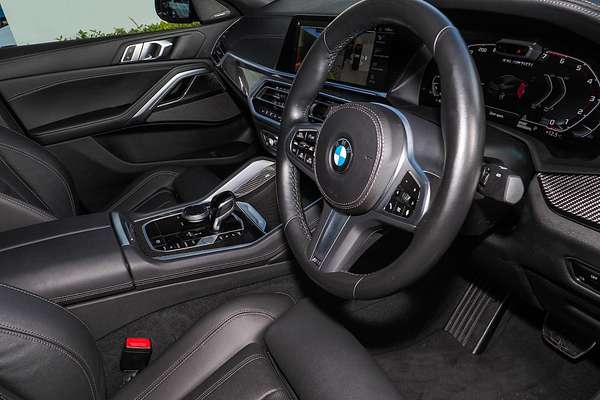 2022 BMW X6 M50i G06