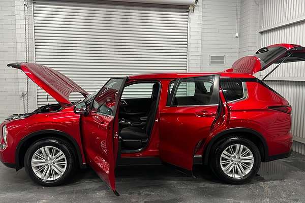 2022 Mitsubishi Outlander ES ZM