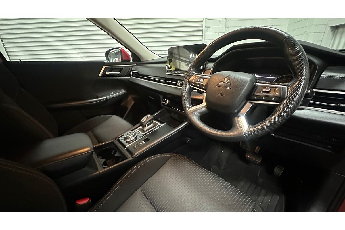 2022 Mitsubishi Outlander ES ZM