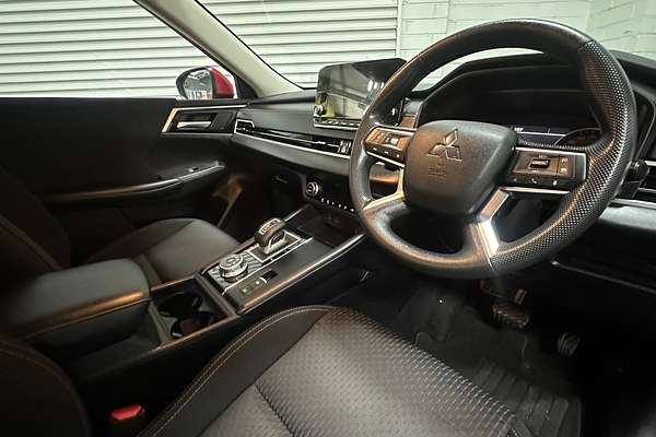 2022 Mitsubishi Outlander ES ZM