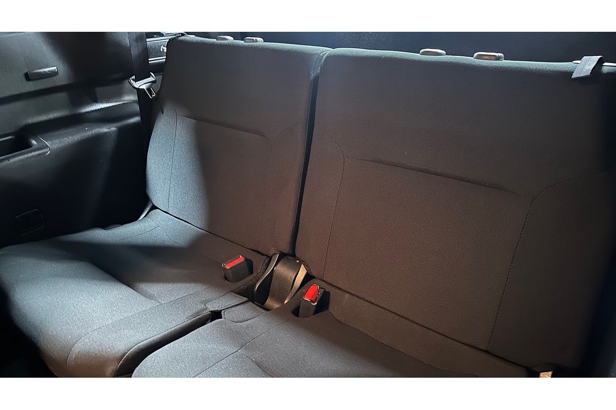 2022 Mitsubishi Outlander ES ZM