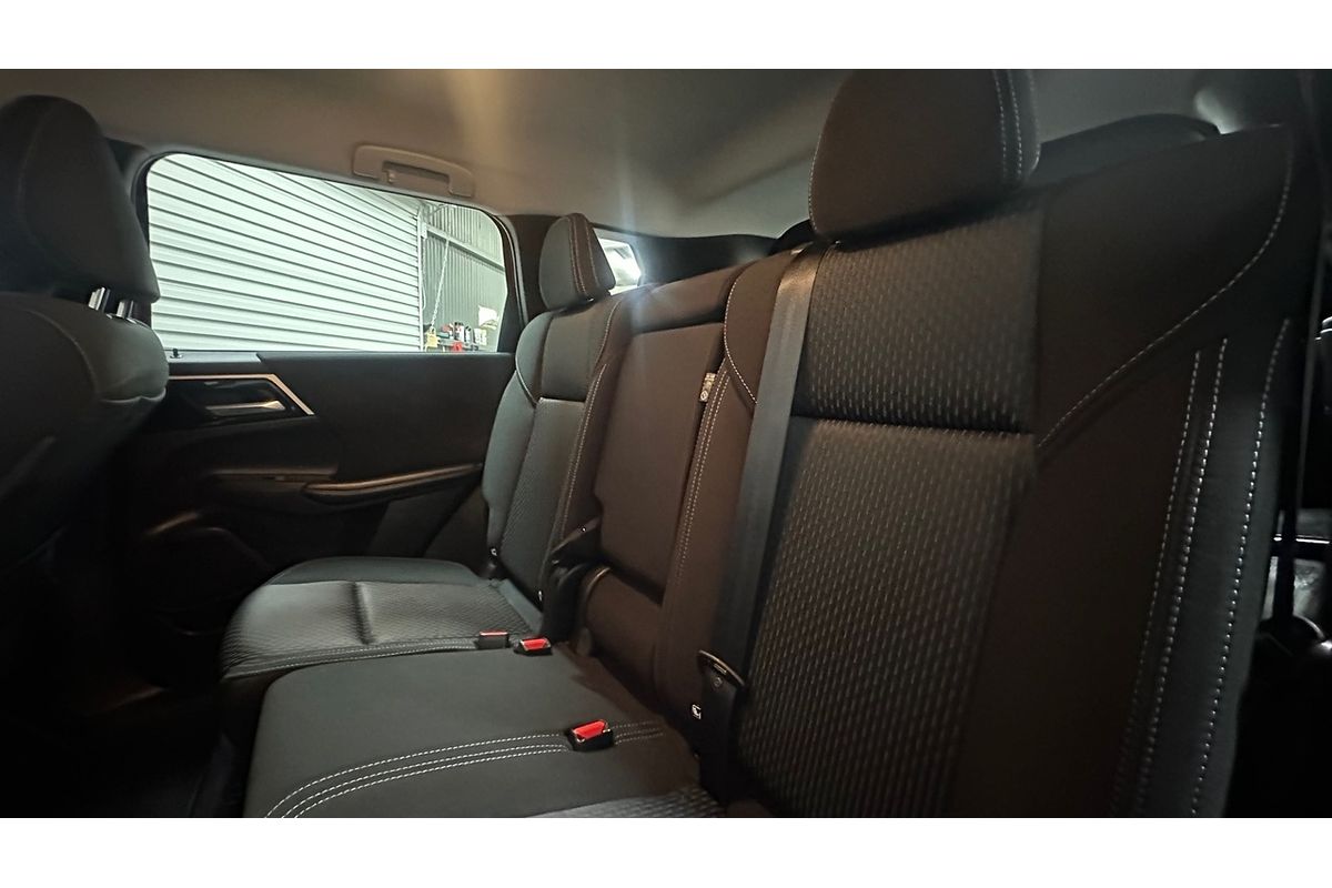 2022 Mitsubishi Outlander ES ZM