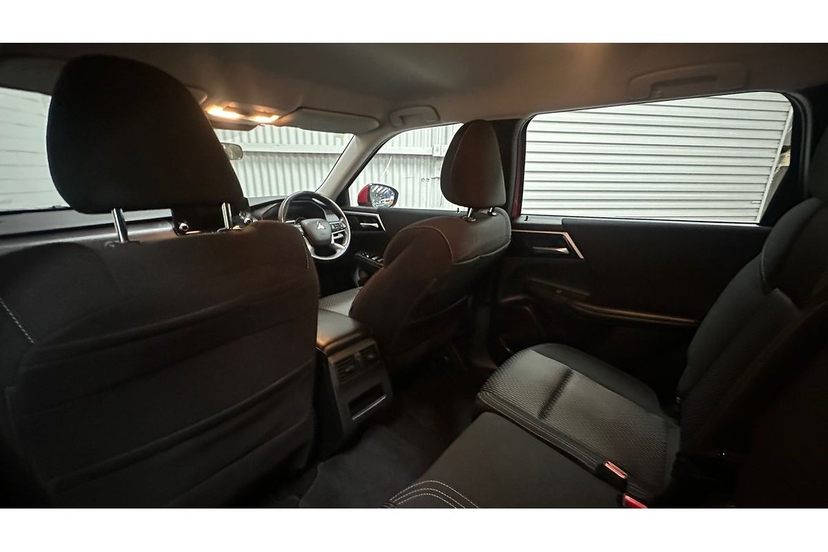 2022 Mitsubishi Outlander ES ZM