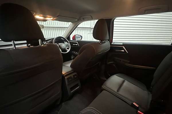 2022 Mitsubishi Outlander ES ZM