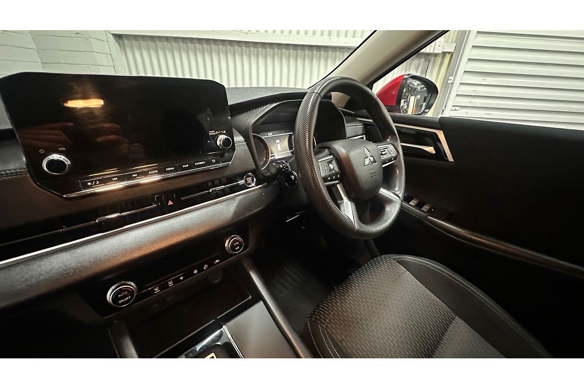2022 Mitsubishi Outlander ES ZM