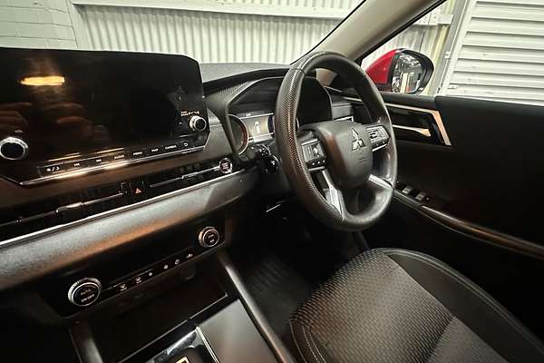 2022 Mitsubishi Outlander ES ZM