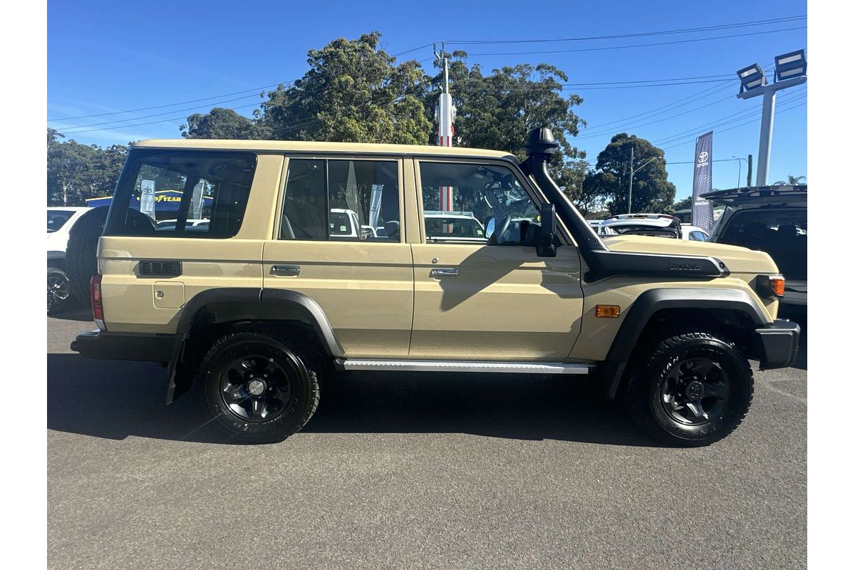 2024 Toyota Landcruiser GXL VDJL76R