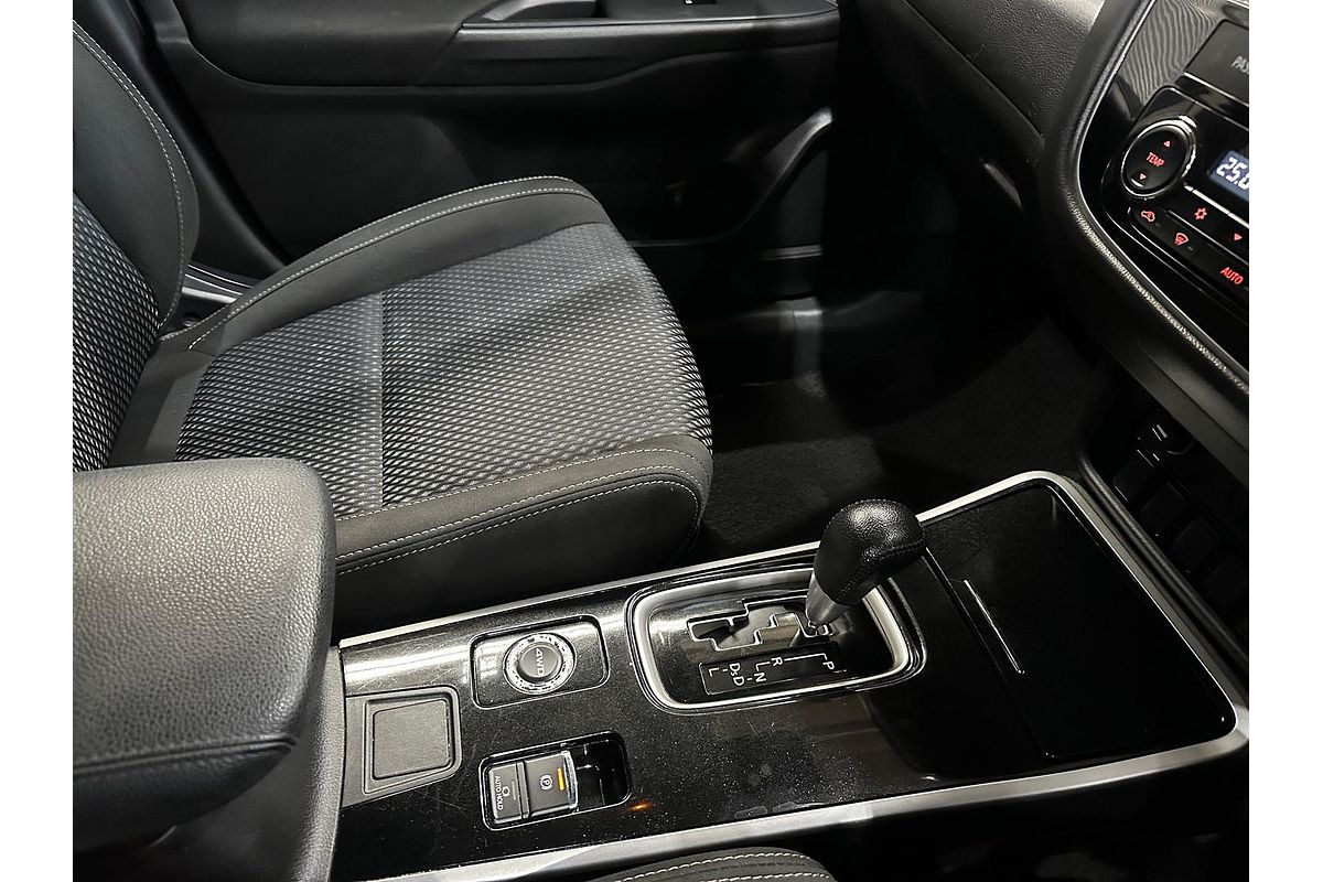 2016 Mitsubishi Outlander LS Safety Pack ZK
