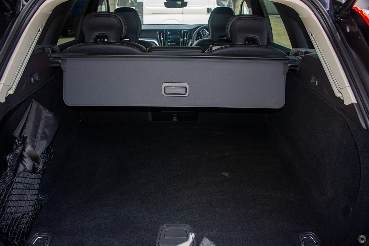 2023 Volvo XC60 Plus B5