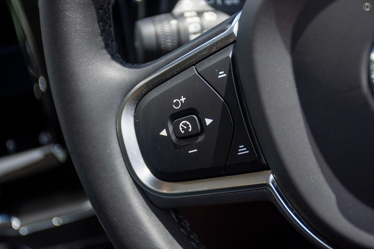 2023 Volvo XC60 Plus B5