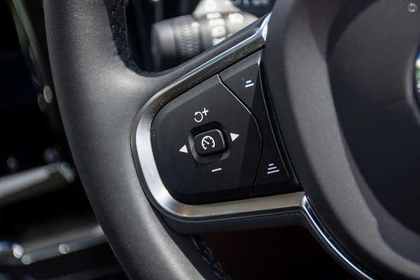 2023 Volvo XC60 Plus B5