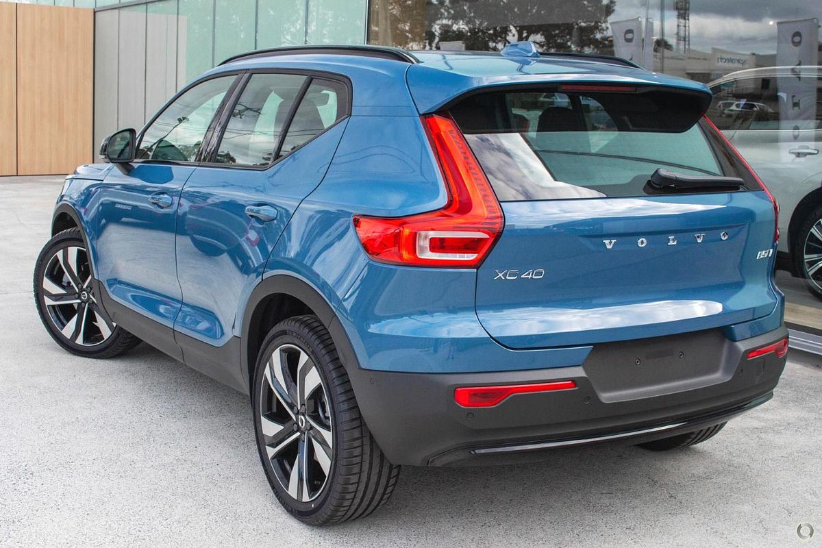 2023 Volvo XC40 Ultimate B5 Dark