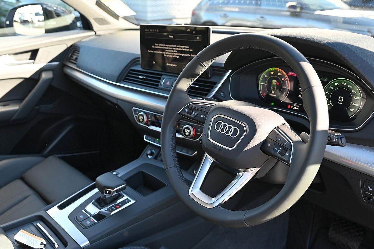 2024 Audi Q5 55 TFSI e S Line FY