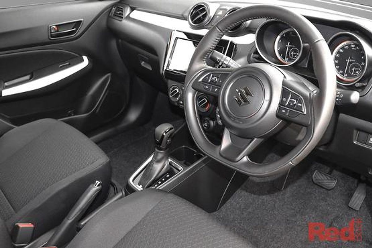 2025 Suzuki Swift Hybrid GLX UZ