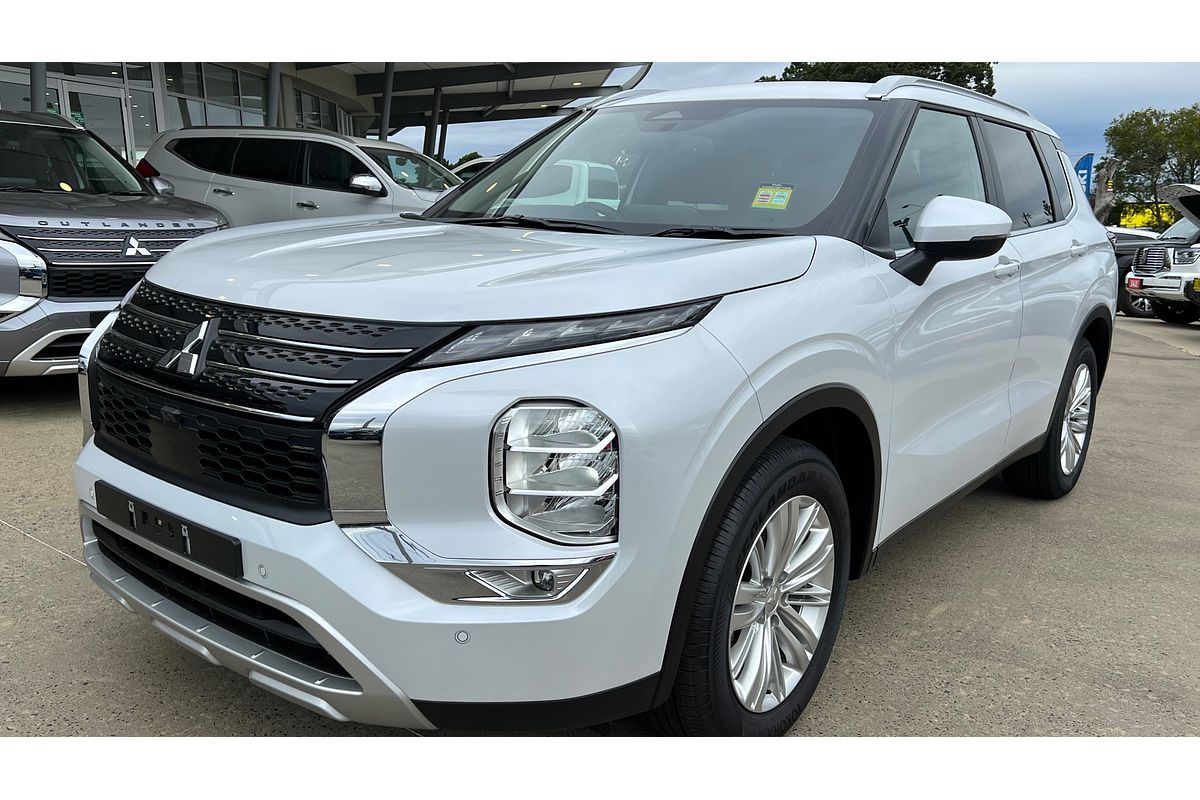 2023 Mitsubishi Outlander LS ZM