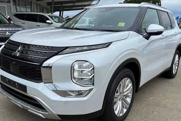 2023 Mitsubishi Outlander LS ZM