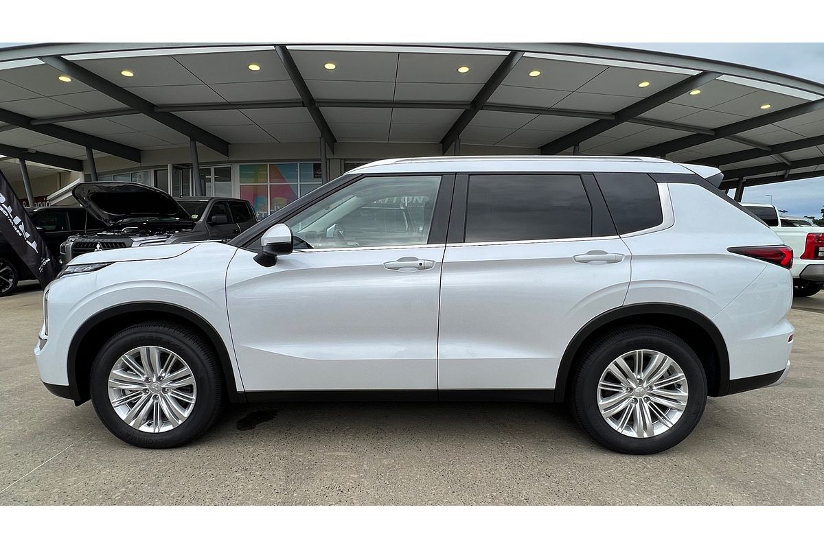 2023 Mitsubishi Outlander LS ZM