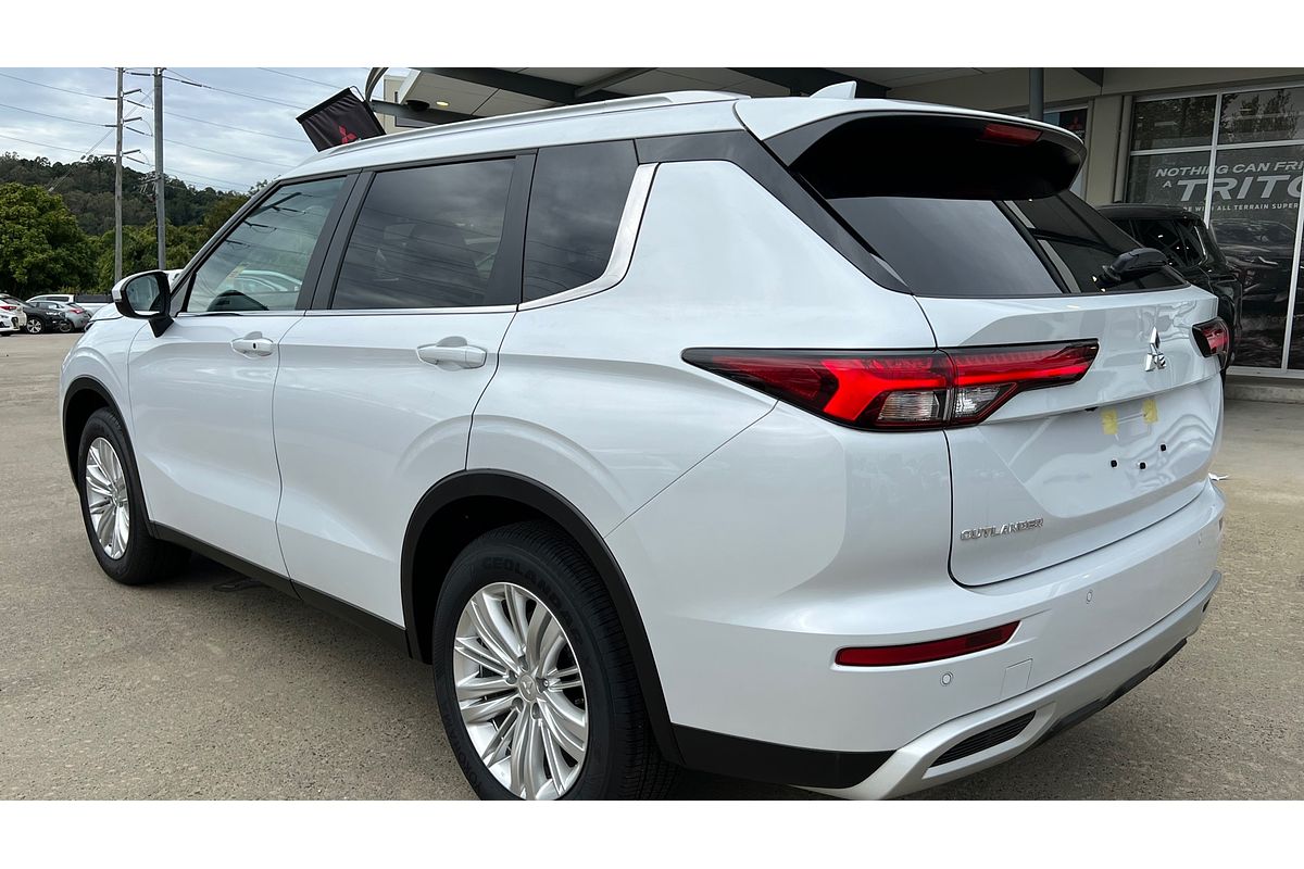 2023 Mitsubishi Outlander LS ZM