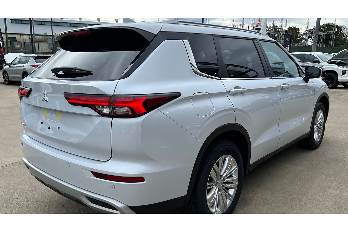 2023 Mitsubishi Outlander LS ZM