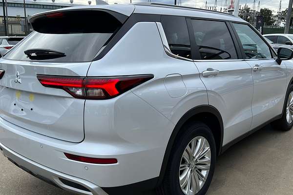 2023 Mitsubishi Outlander LS ZM