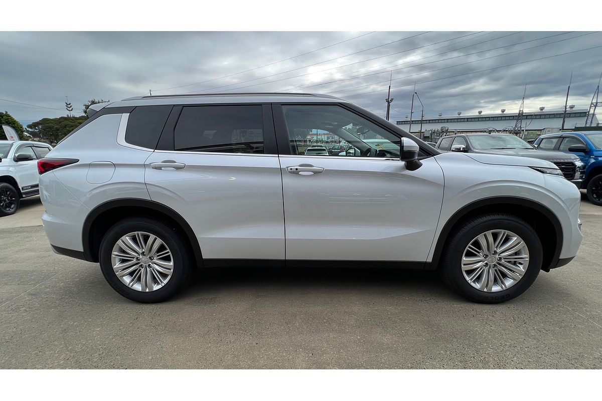 2023 Mitsubishi Outlander LS ZM