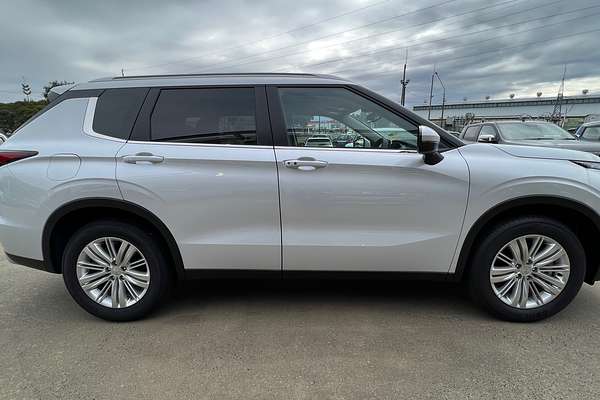 2023 Mitsubishi Outlander LS ZM