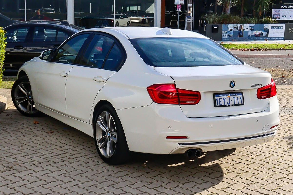 2015 BMW 3 Series 320i Sport Line F30