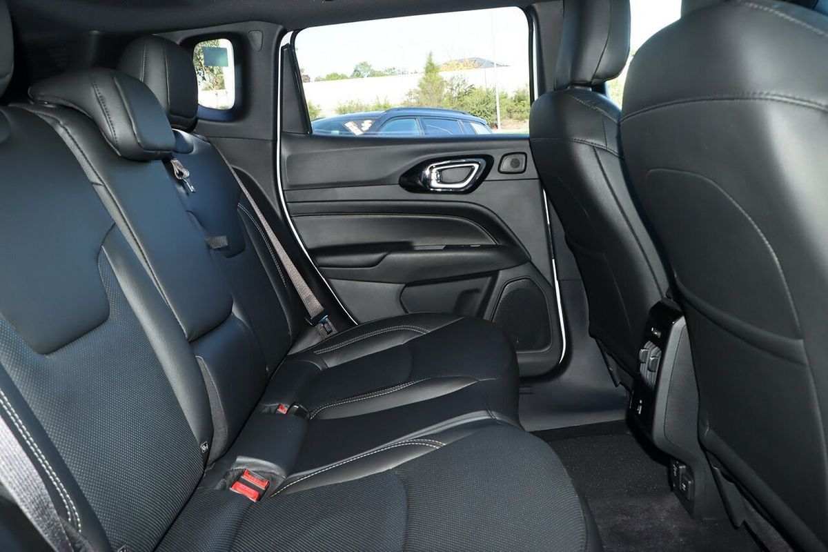 2023 Jeep Compass S-Limited M6