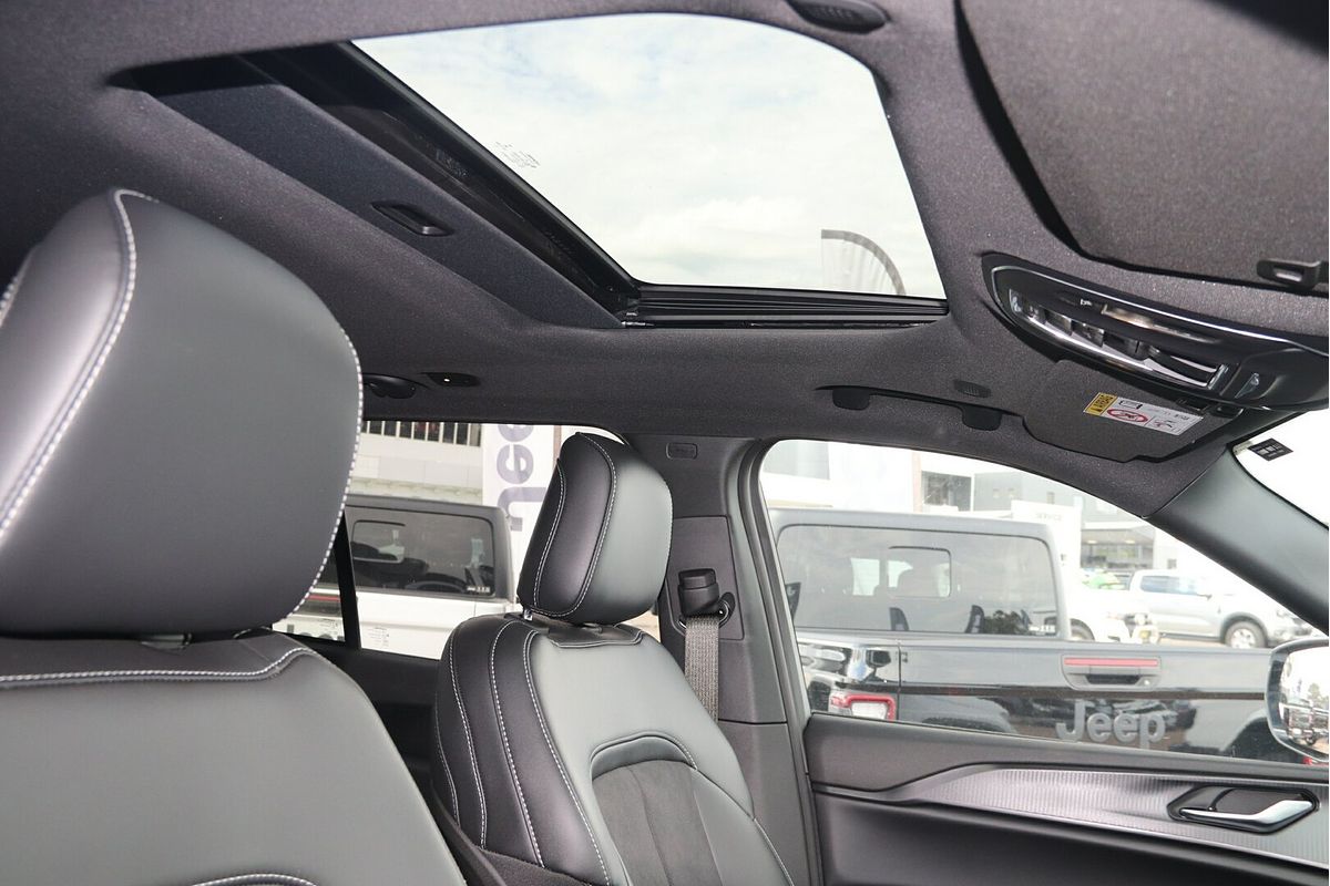 2023 Jeep Grand Cherokee Night Eagle WL