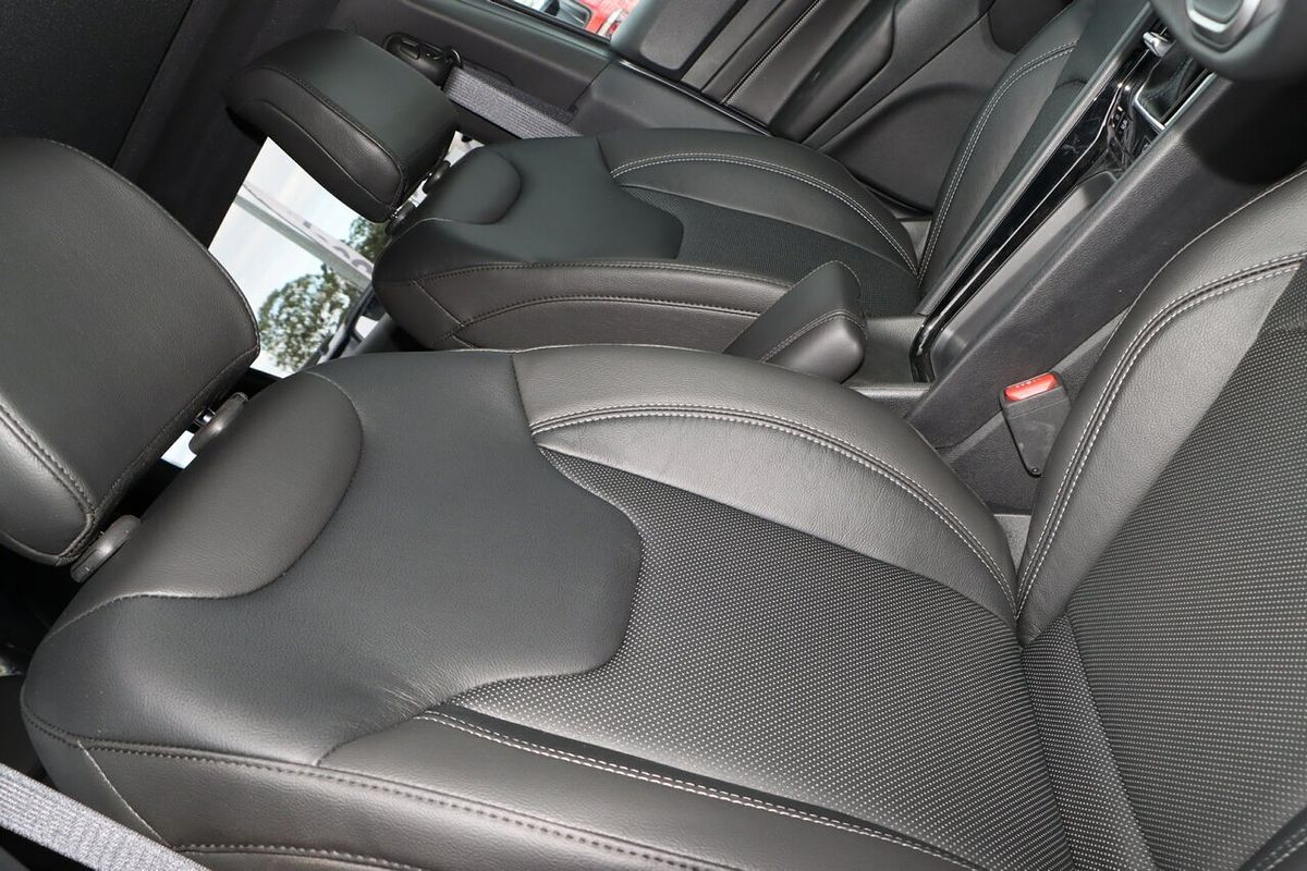 2023 Jeep Compass S-Limited M6