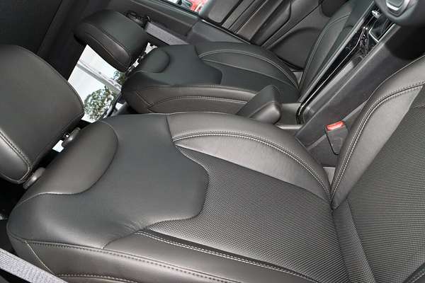 2023 Jeep Compass S-Limited M6
