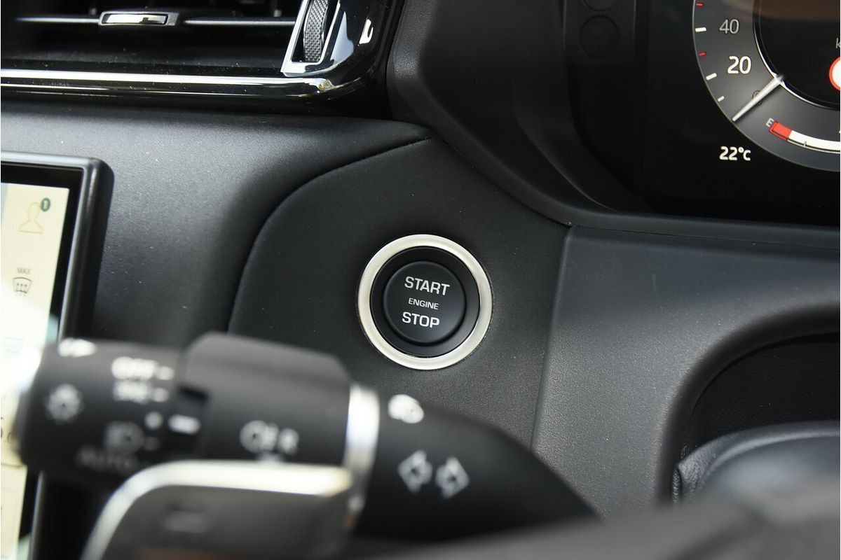 2024 Land Rover Range Rover Velar P400 Dynamic SE L560