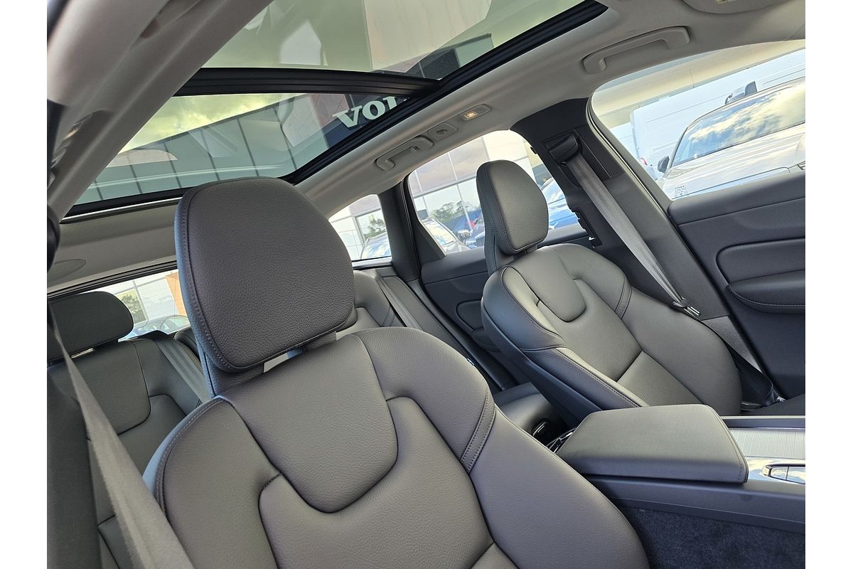 2023 Volvo XC60 Ultimate B5 Bright