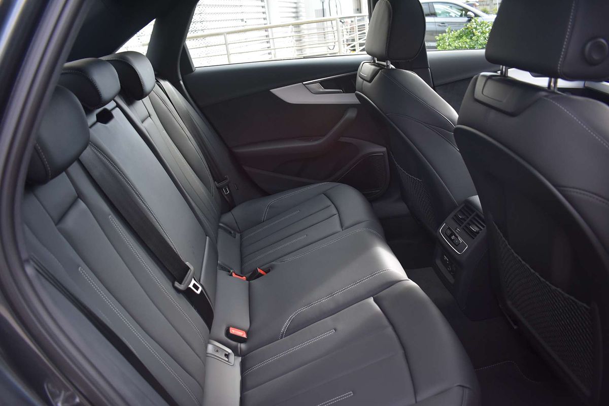 2024 Audi A4 45 TFSI S line B9