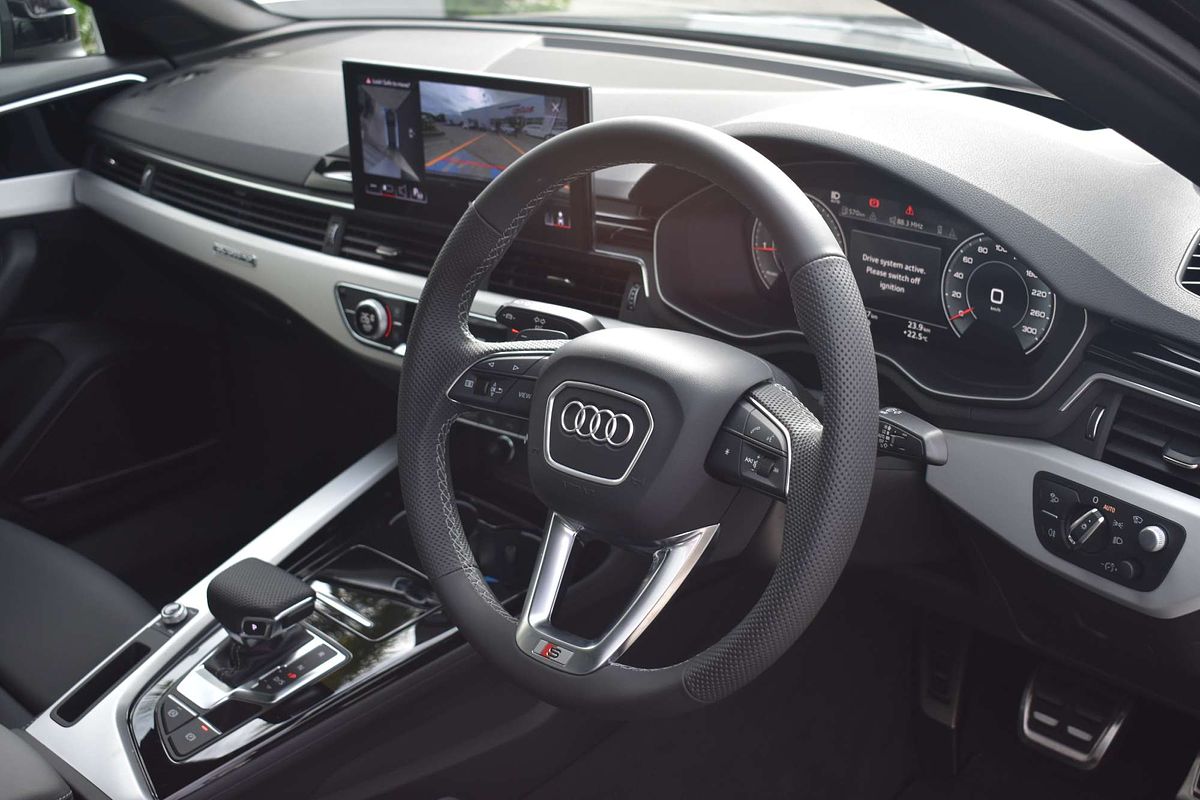 2024 Audi A4 45 TFSI S line B9