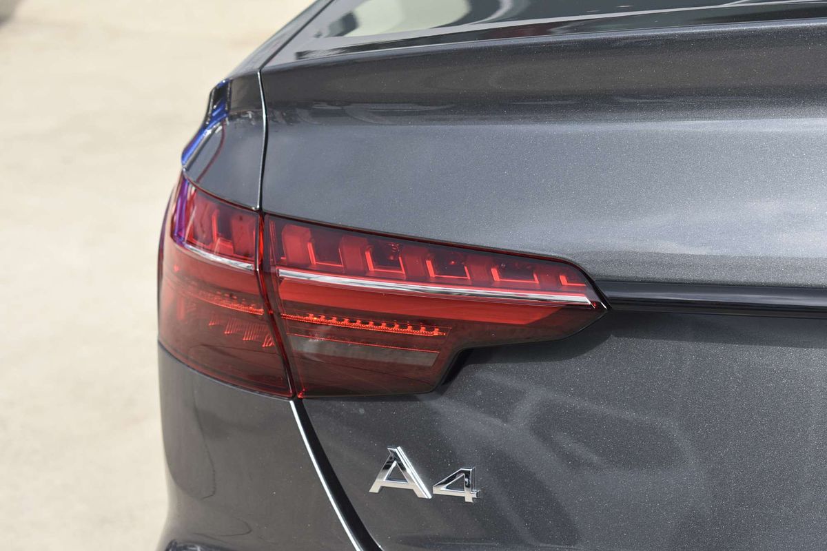 2024 Audi A4 45 TFSI S line B9