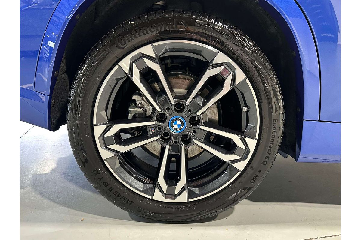 2024 BMW iX1 xDrive30 M Sport U11
