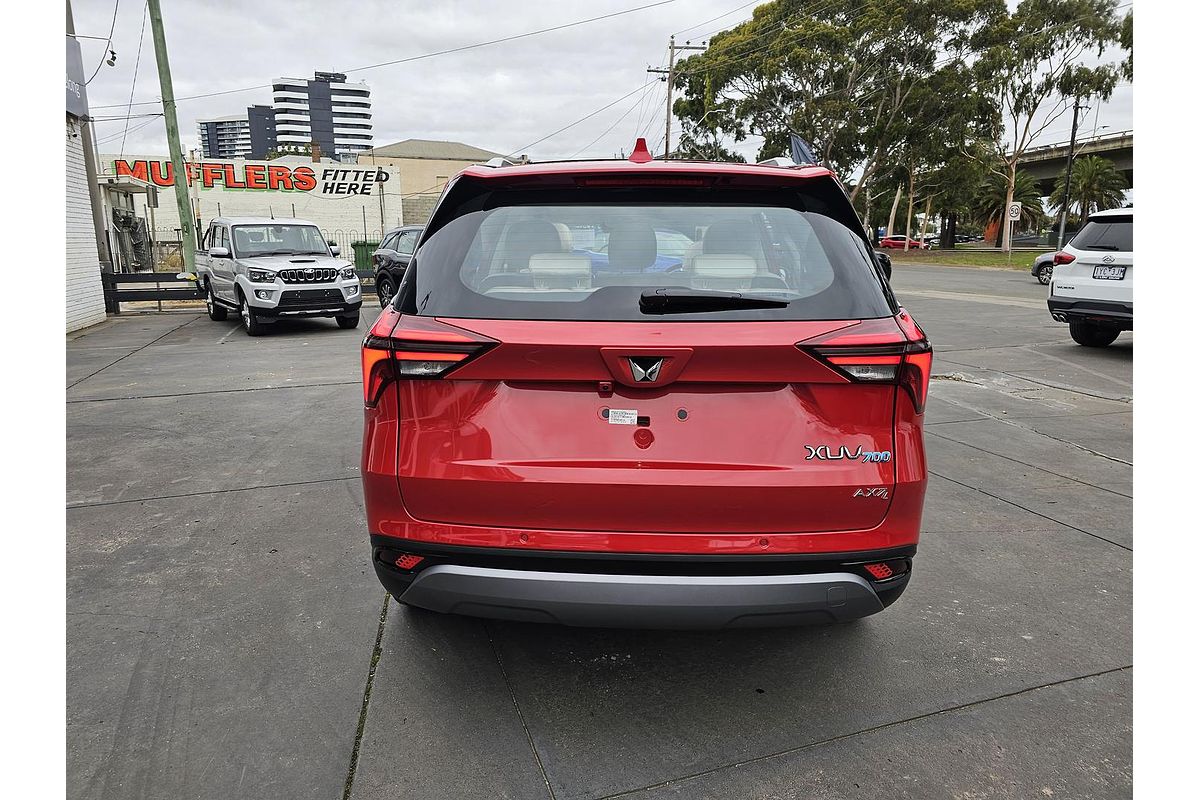 2024 Mahindra XUV700 AX7L