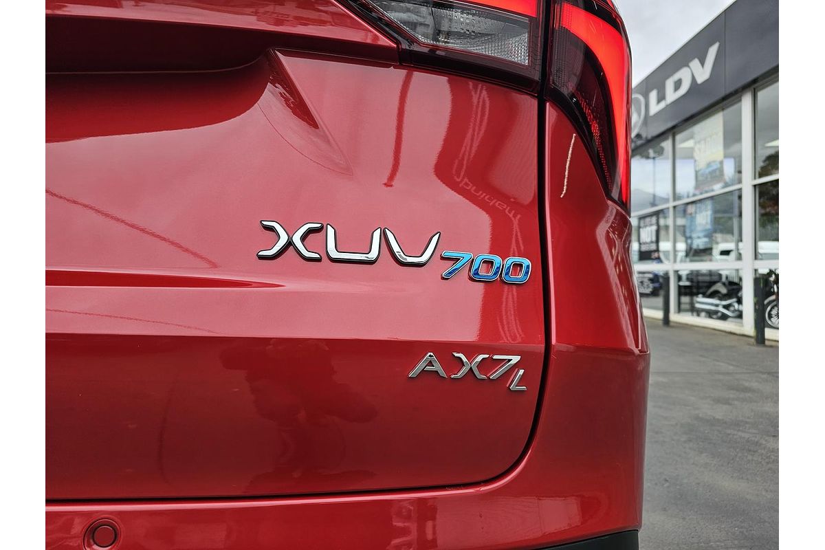 2024 Mahindra XUV700 AX7L