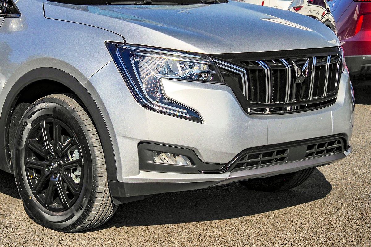 2023 Mahindra XUV700 AX7L