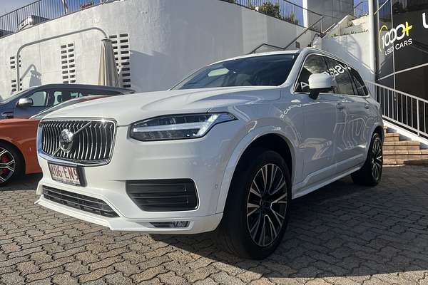 2022 Volvo XC90 B5 Momentum