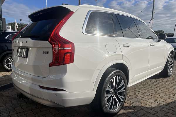 2022 Volvo XC90 B5 Momentum