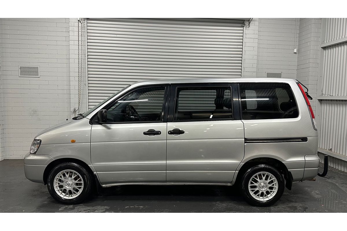 2001 Toyota Spacia SR40R