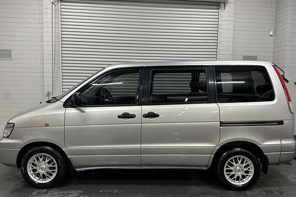 2001 Toyota Spacia SR40R